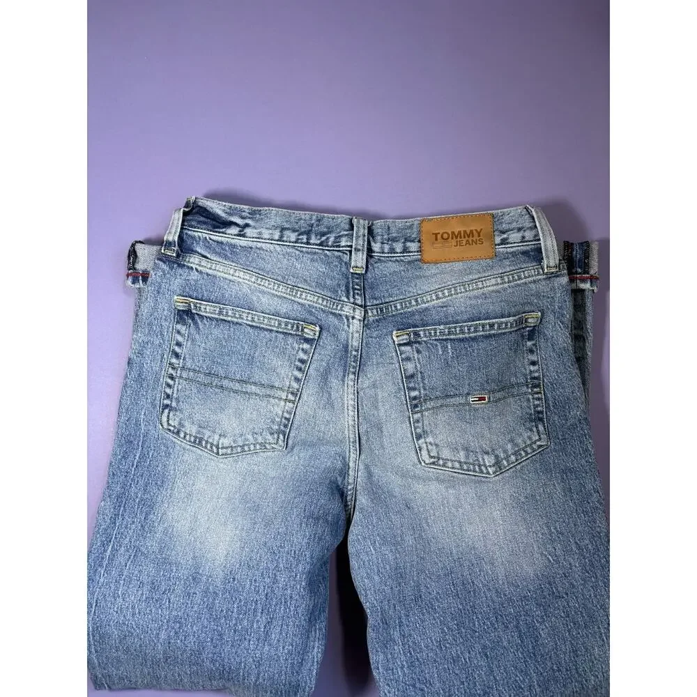 Tommy Hilfiger 80s pattern feature